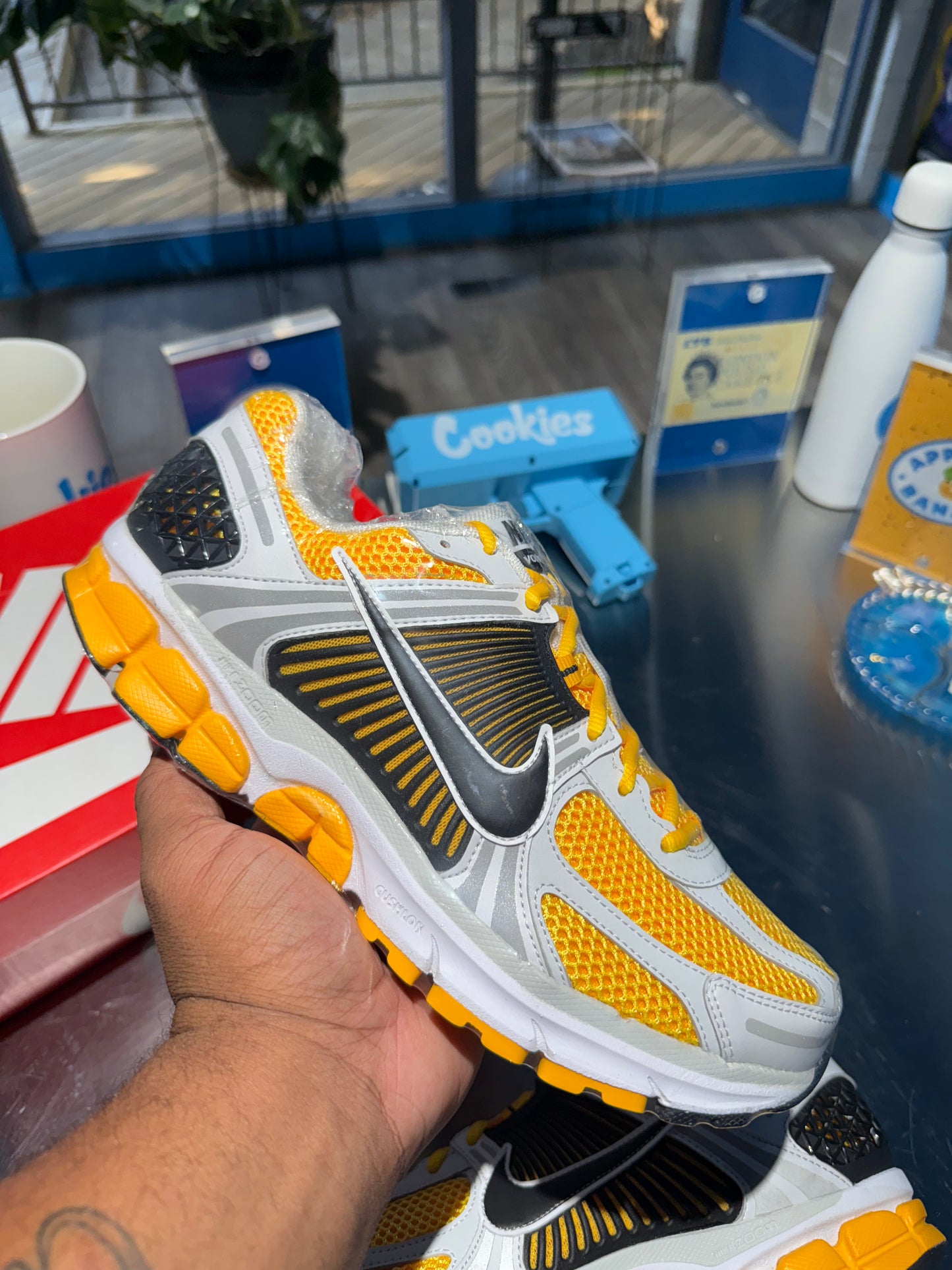 Air Zoom Vomero 5 'University Gold'