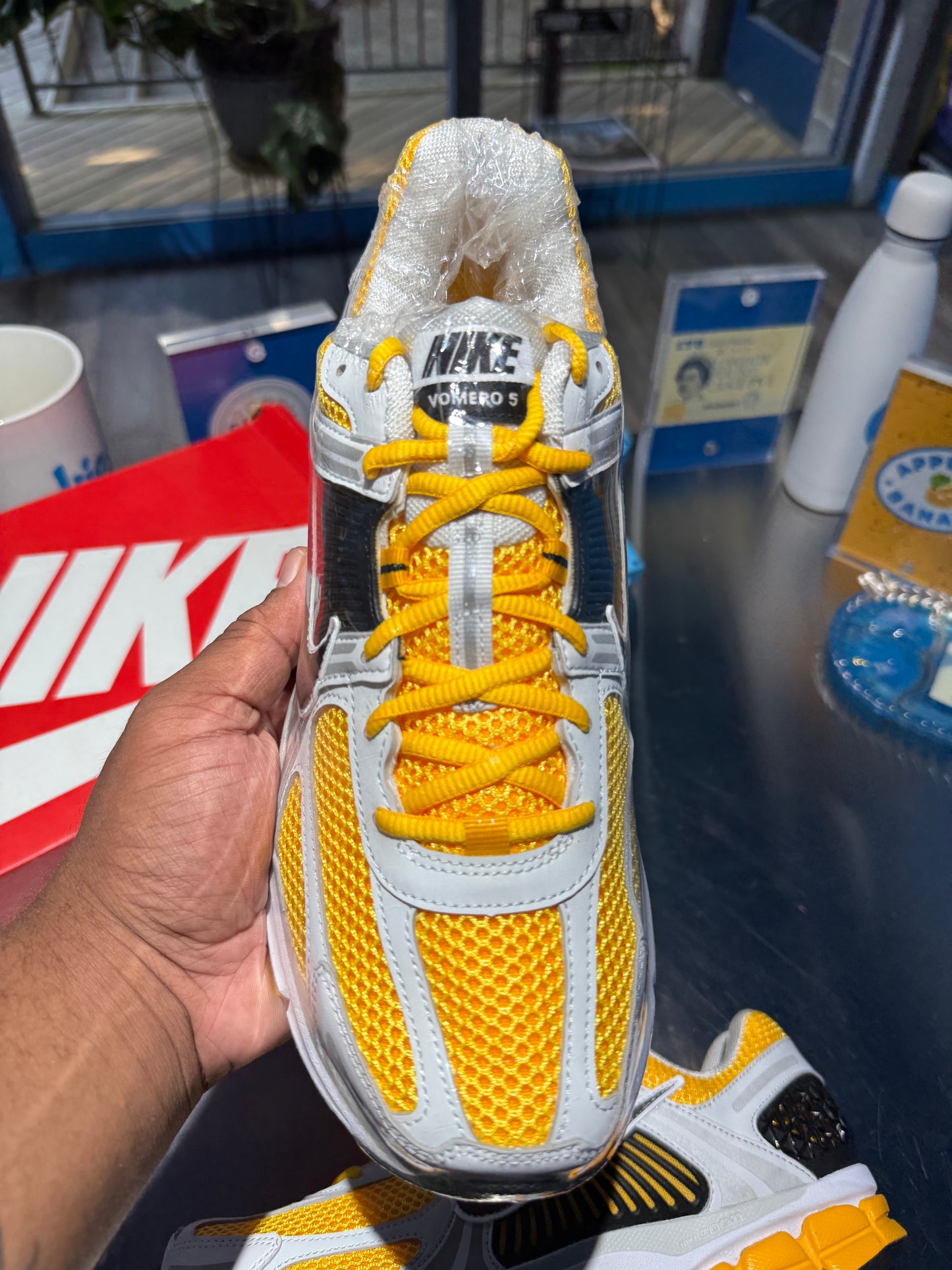 Air Zoom Vomero 5 'University Gold'