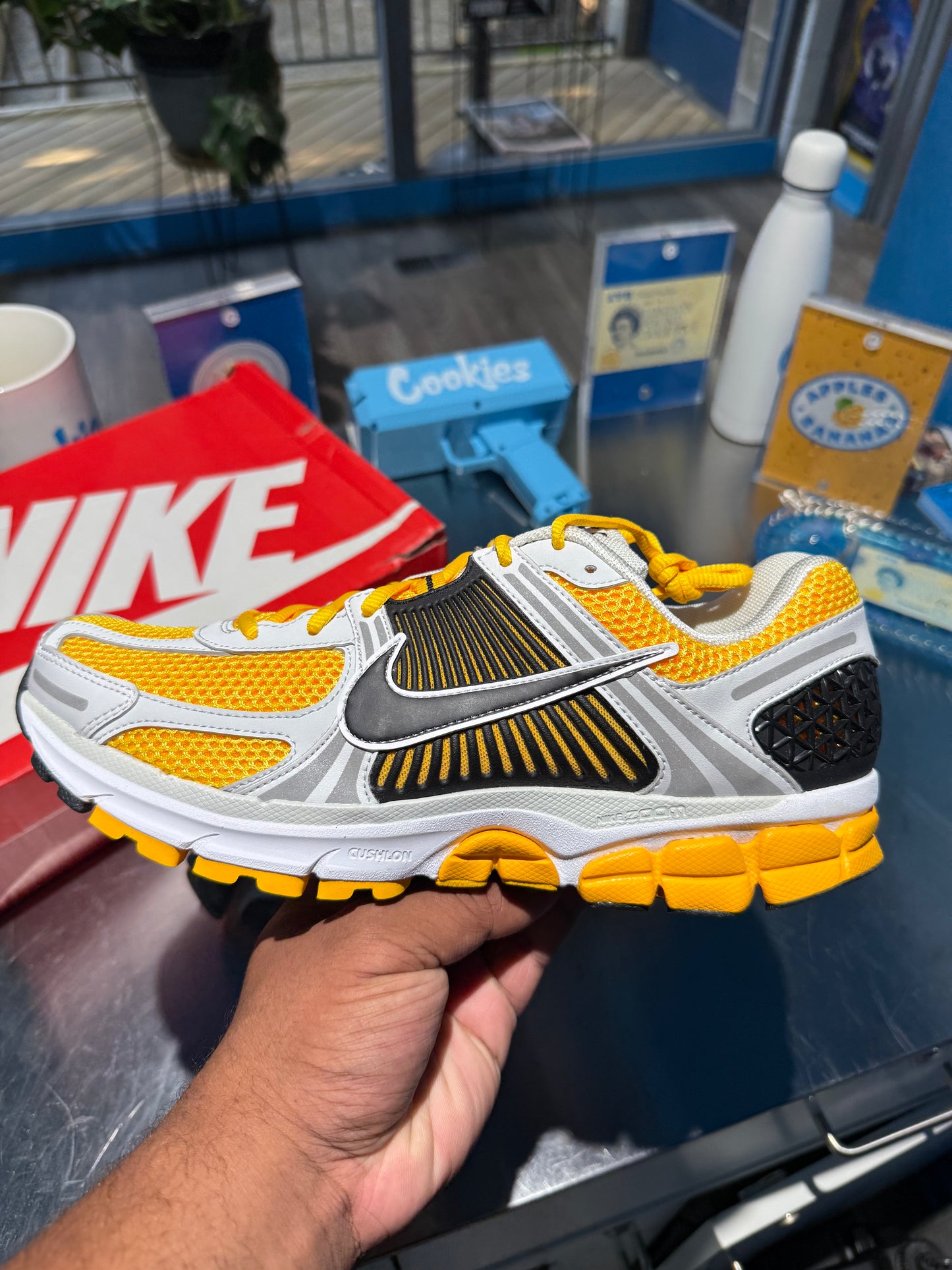 Air Zoom Vomero 5 'University Gold'