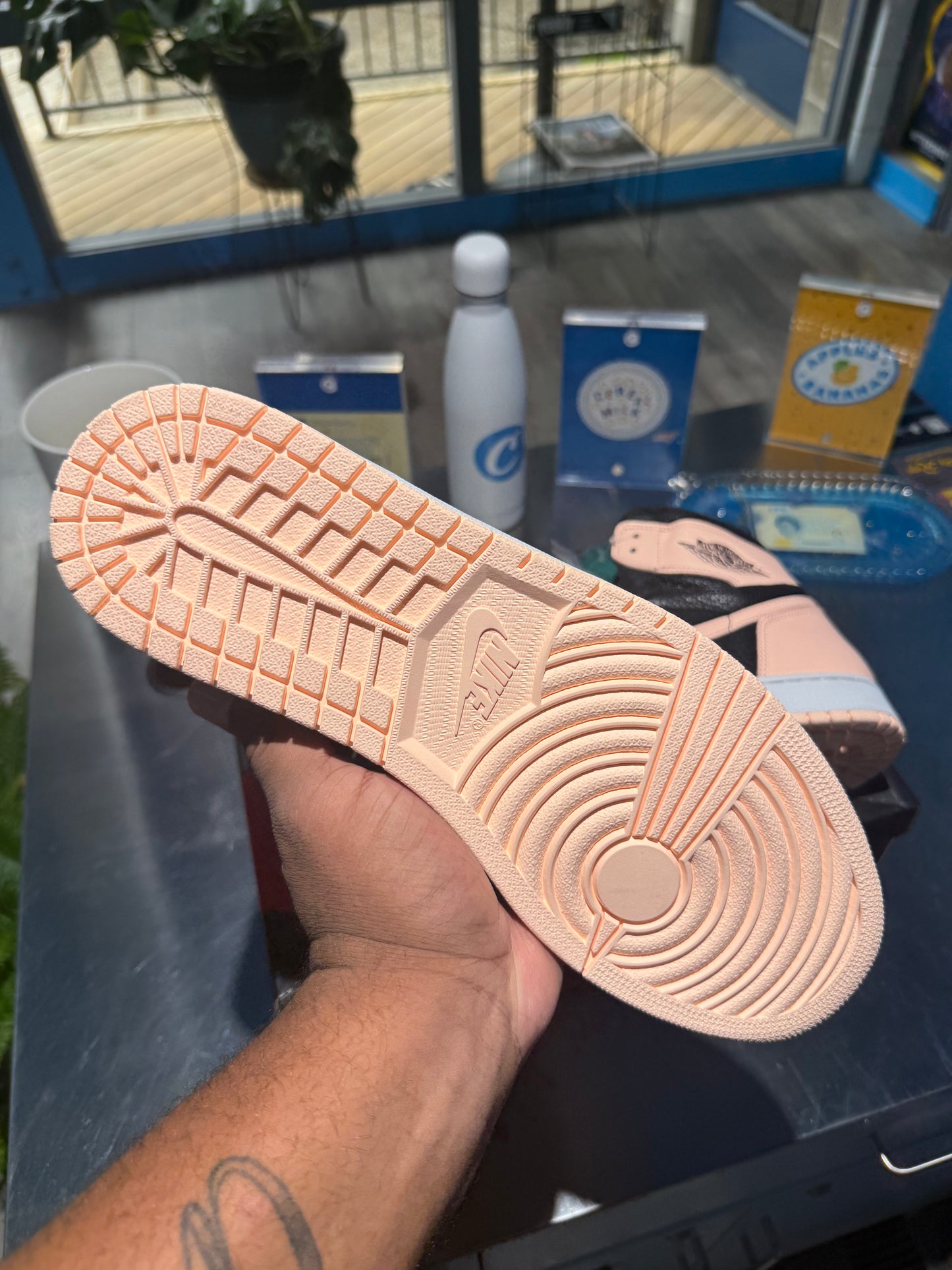 Air Jordan 1 Retro High OG 'Crimson Tint'