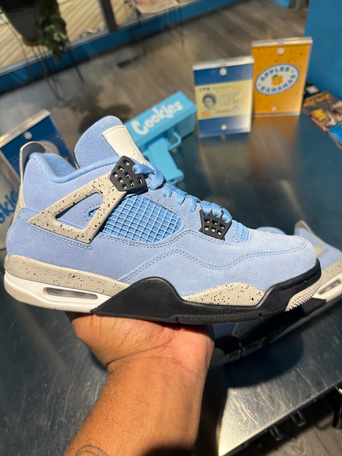 Air Jordan 4 Retro 'University Blue'