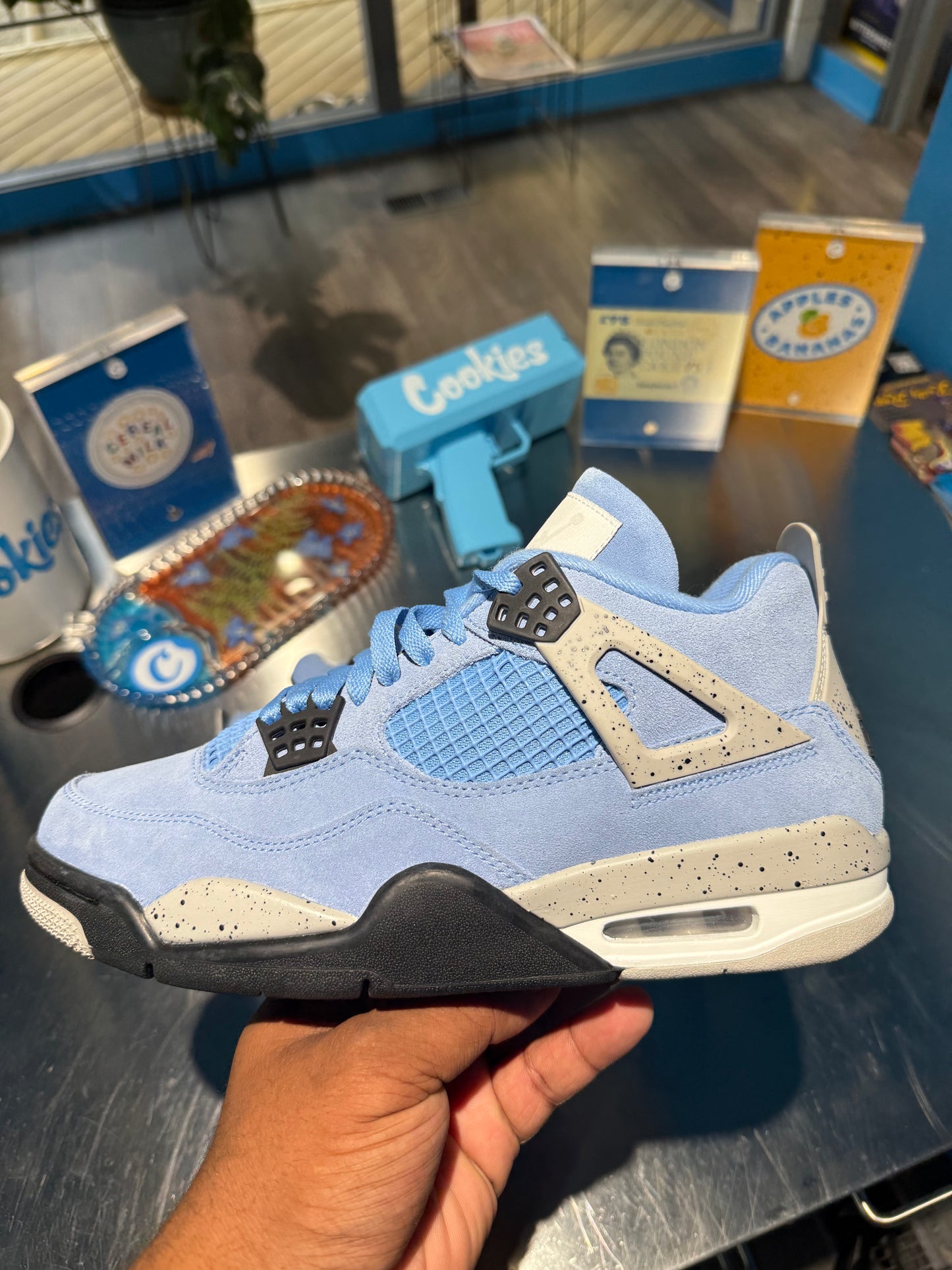 Air Jordan 4 Retro 'University Blue'
