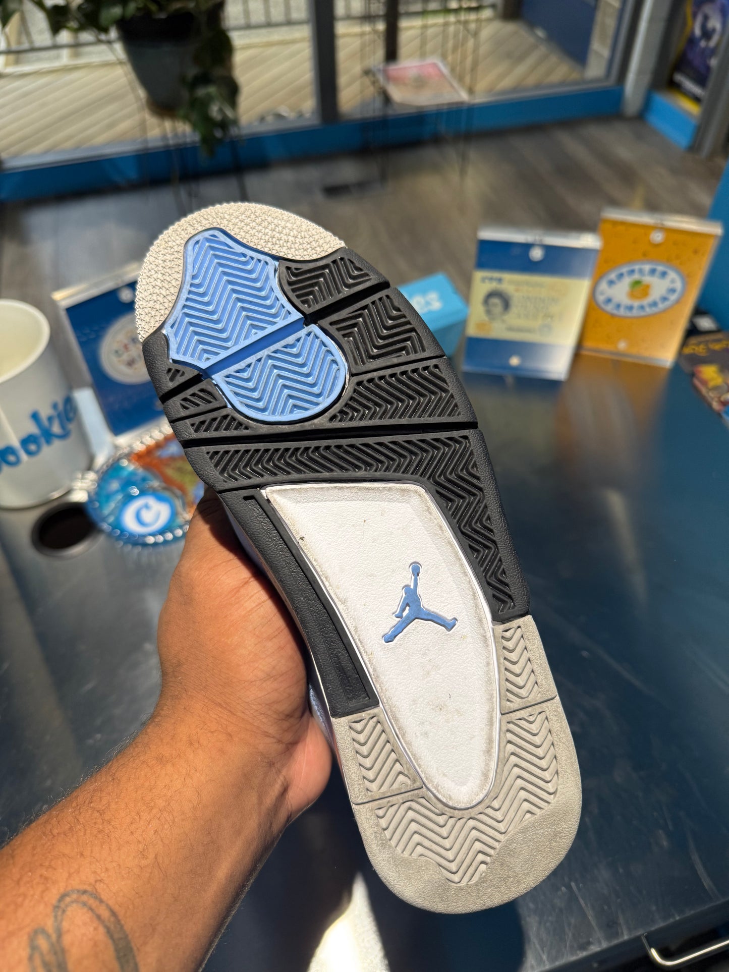 Air Jordan 4 Retro 'University Blue'